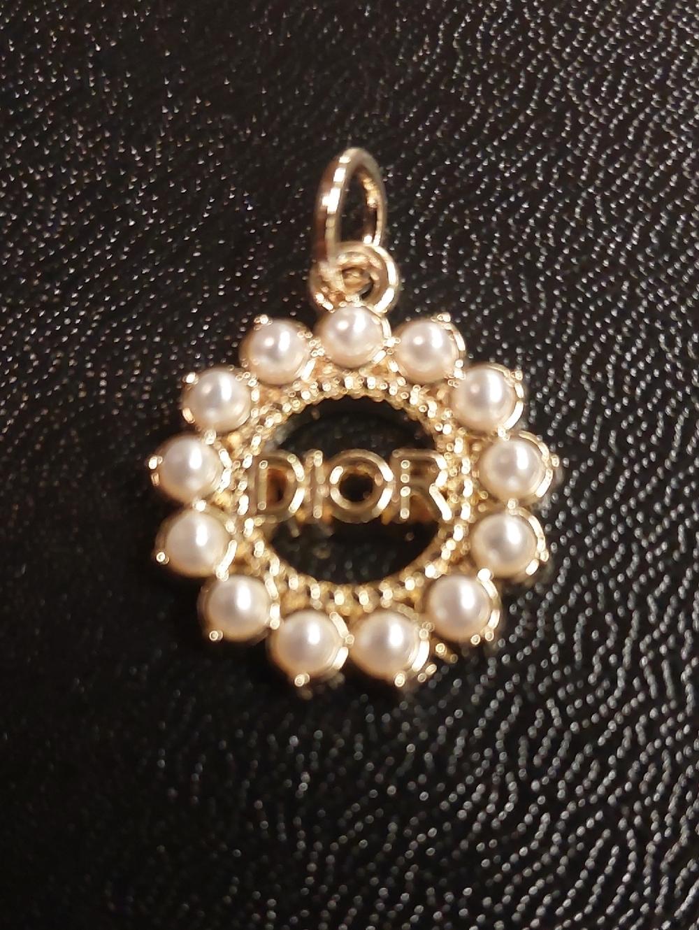 CD Gold & Pearl Wreath Charm Pendant